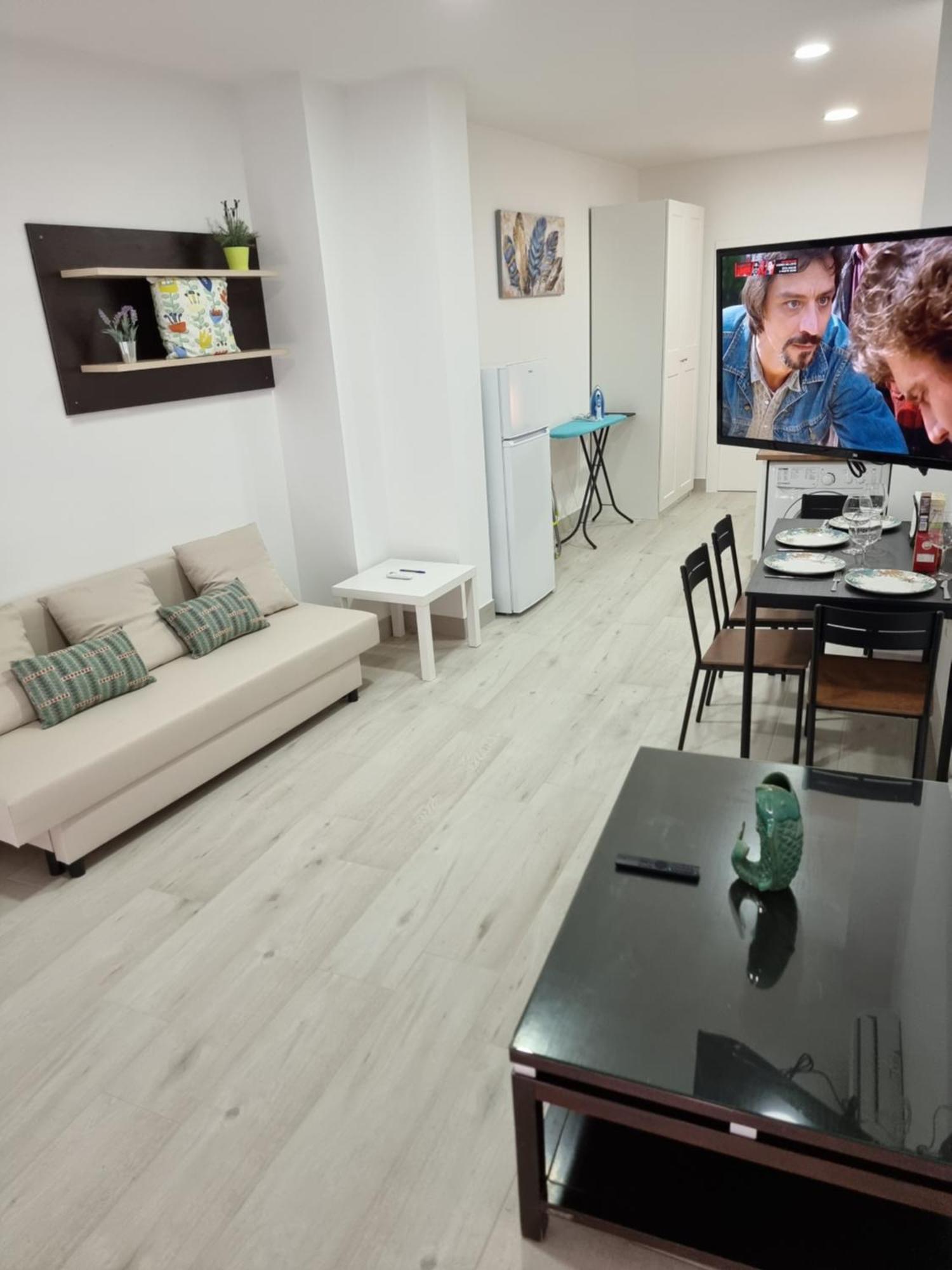 Apartamentos Zanca City Center Free Luggage Storage Малага Екстериор снимка