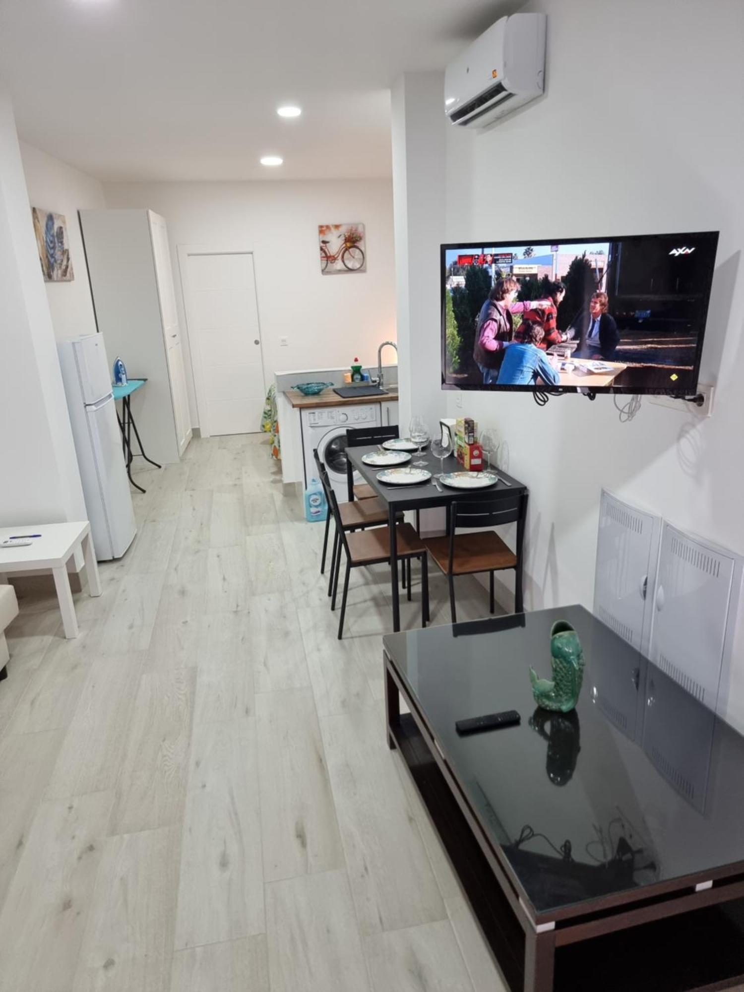 Apartamentos Zanca City Center Free Luggage Storage Малага Екстериор снимка