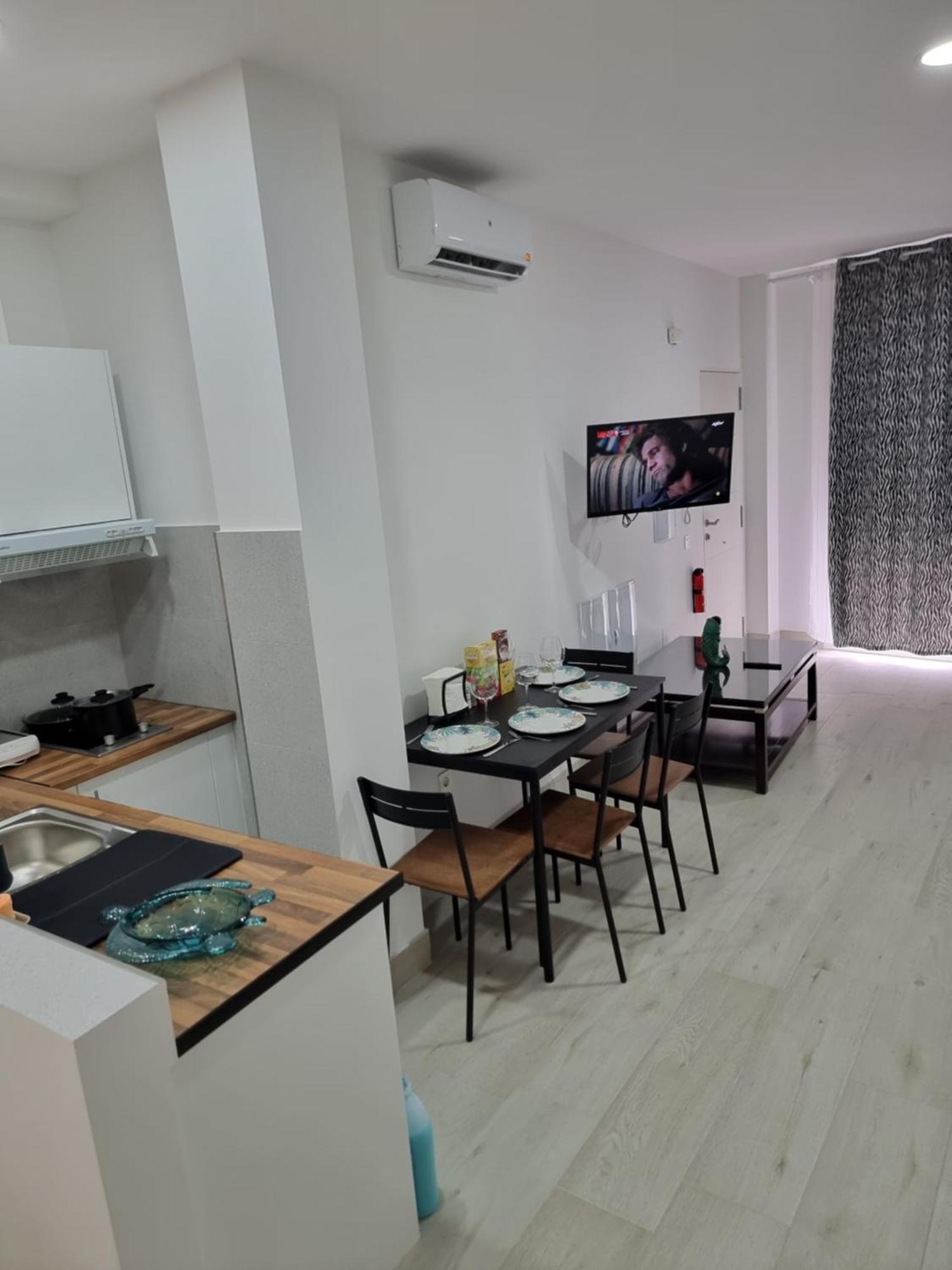 Apartamentos Zanca City Center Free Luggage Storage Малага Екстериор снимка