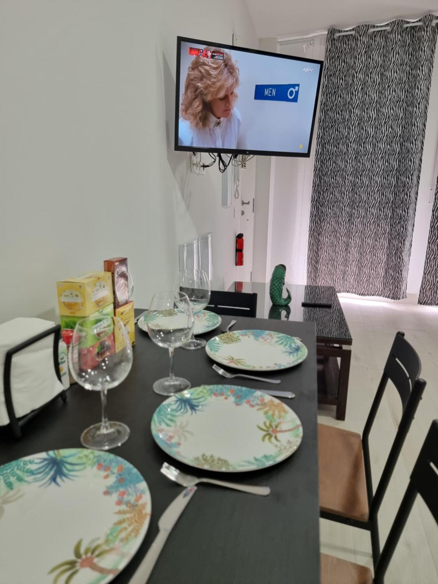 Apartamentos Zanca City Center Free Luggage Storage Малага Екстериор снимка