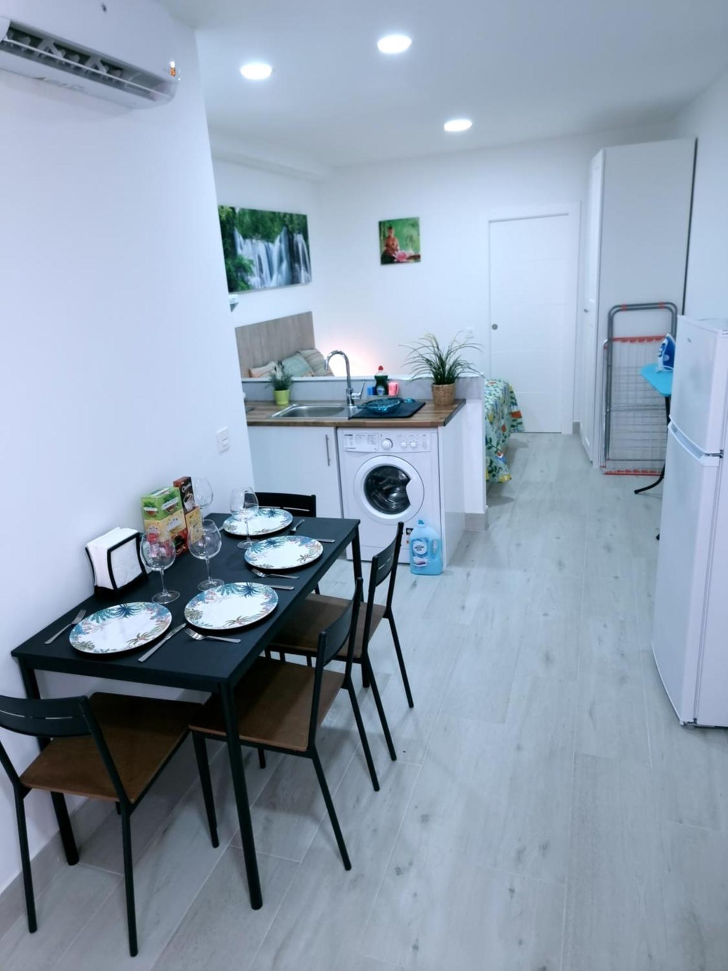 Apartamentos Zanca City Center Free Luggage Storage Малага Екстериор снимка